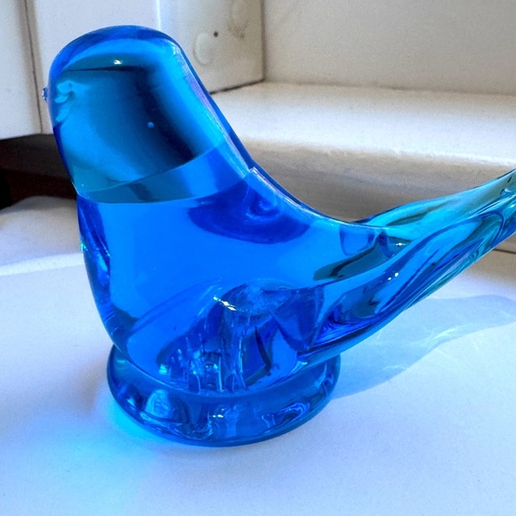 ๐ Beautiful Vintage 2009 Leo Ward Blue Bird of Happiness Glass Figurine ๐ - Picture 4 of 16